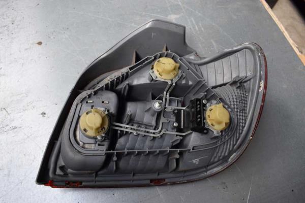 FEU ARRIERE GAUCHE TOYOTA - Vue 2